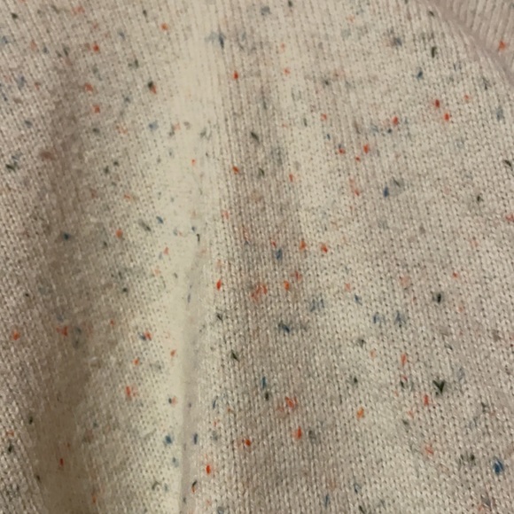 White old navy sweater - Picture 2 of 3